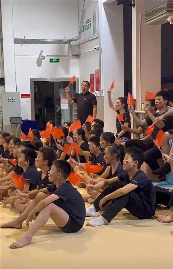 商知识带货：成就感不亚于拿金牌新利娱乐退役蹦床冠军投身抖音电(图5)