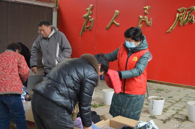 鞋”手共度寒冬“衣”暖贫困儿童新利体育app长垣市佘家镇：“(图2)