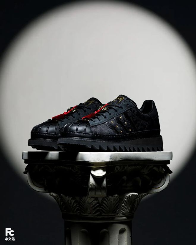 x 三叶草」！发售两天后现在这个价了！新利体育登录开箱今年第一双「CLOT(图4)